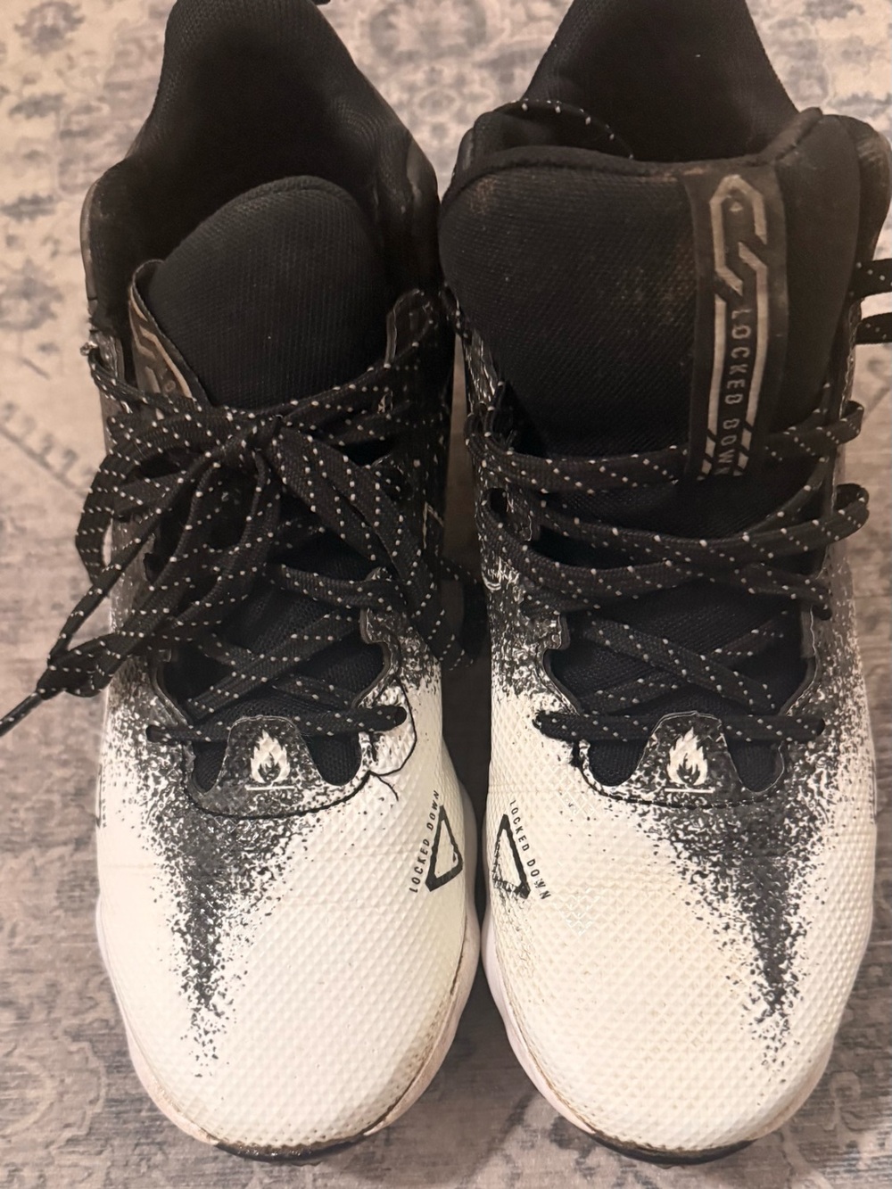 Under Armour Youth Cleats 5.5 | Black White Gradient | Football Baseball Shoes